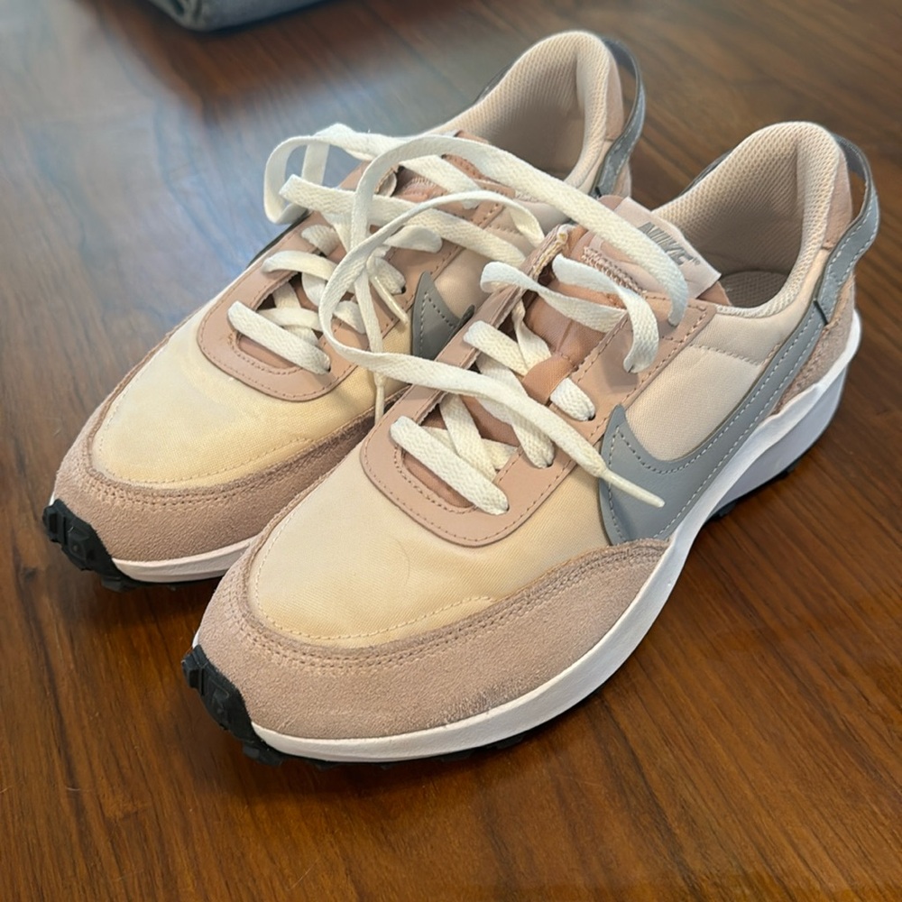 Light pink size 8 1/2 Women’s Nike Shoes